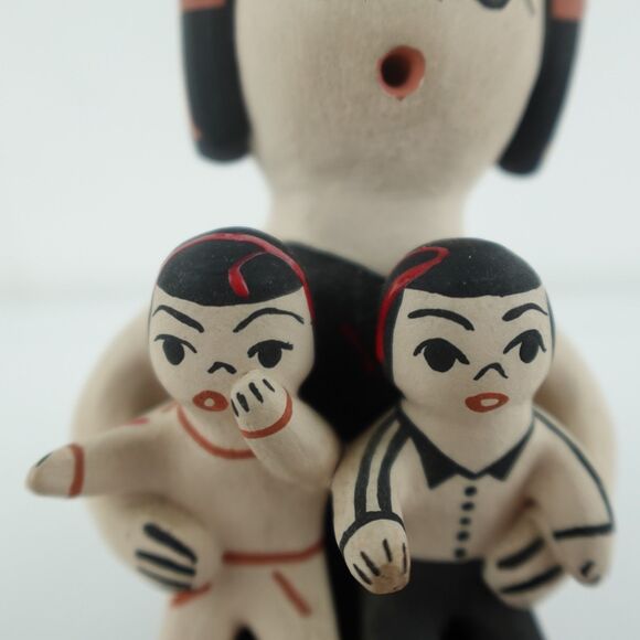 Native American Folk Art Pottery Storyteller T.H. Lujan Cochiti, New Mexico - Picture 6 of 9